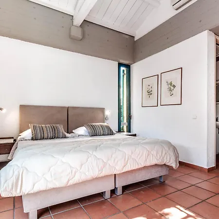 ヴィラ - Ithika *